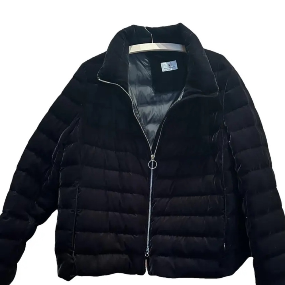 Elegant Black Puffer Jacket
